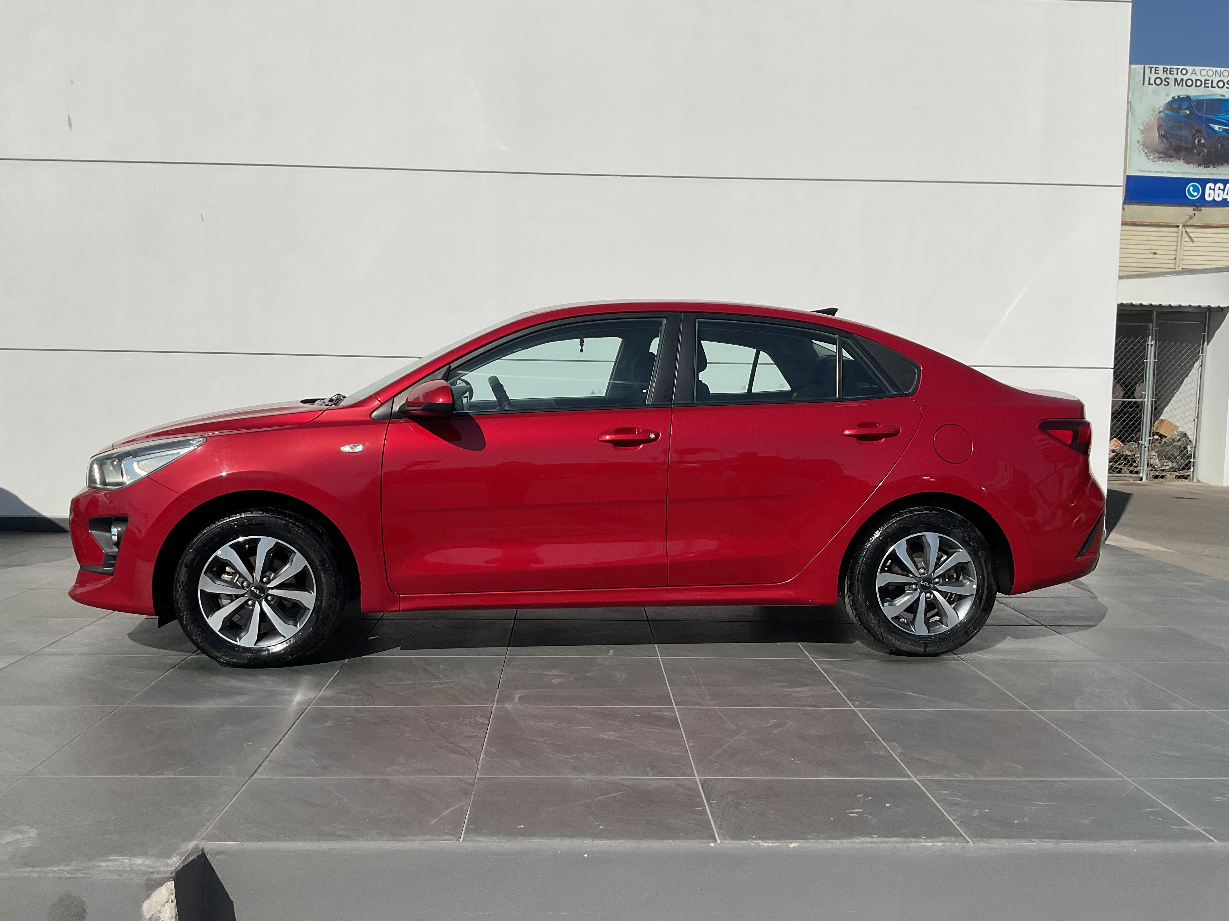 KIA KIA RIO SEDAN Atrás 4