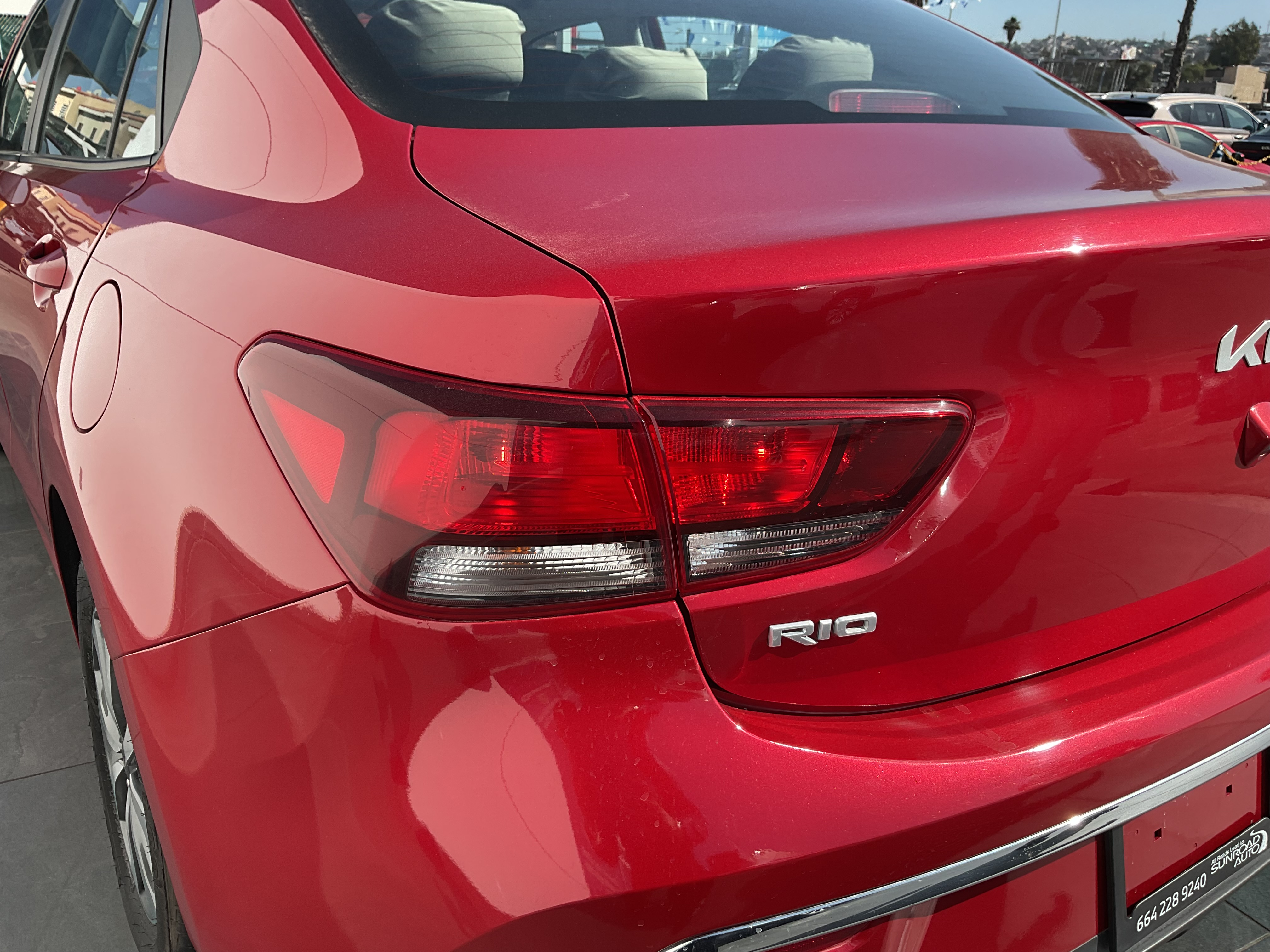 KIA KIA RIO SEDAN Atrás 27