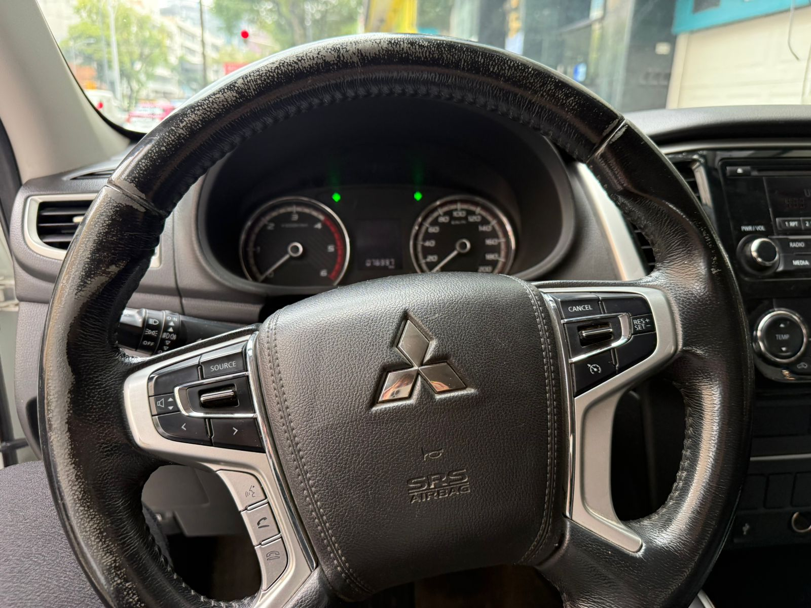MITSUBISHI L200 Asientos 22