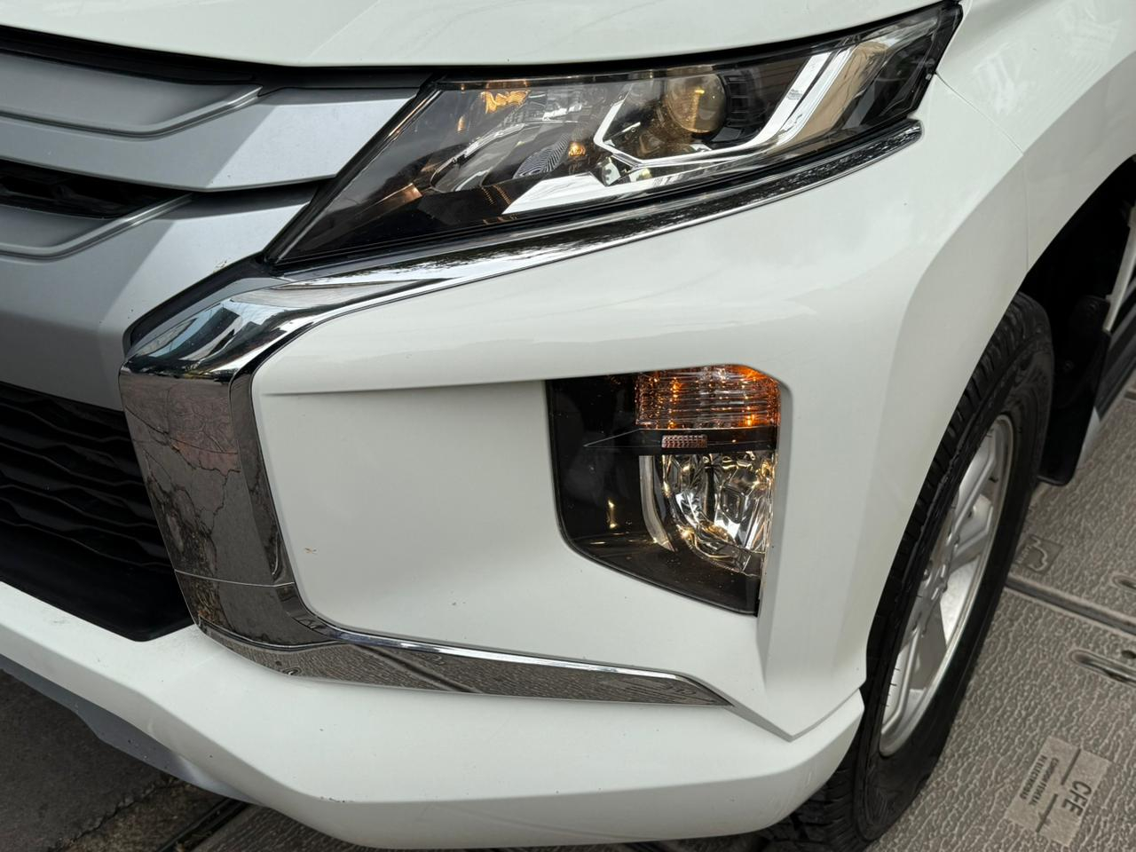 MITSUBISHI L200 Frente 16