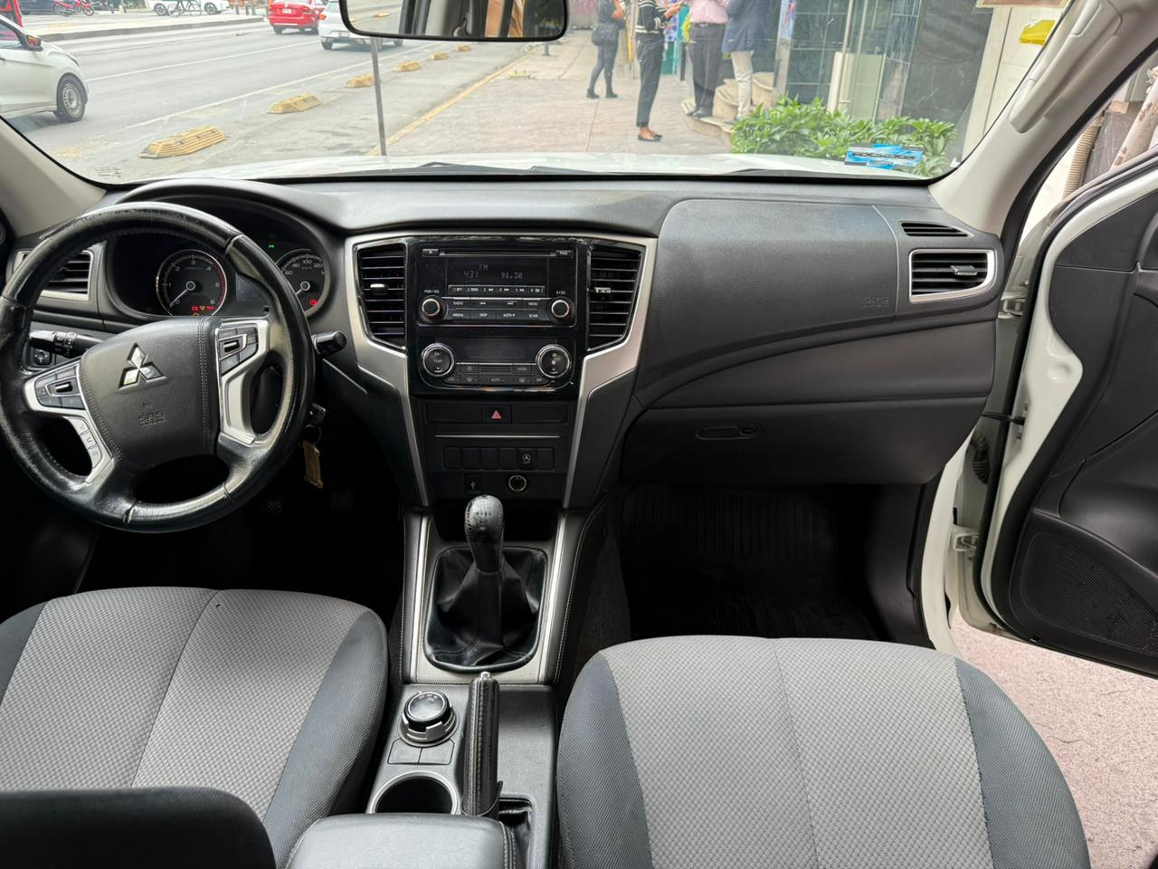 MITSUBISHI L200 Atrás 19