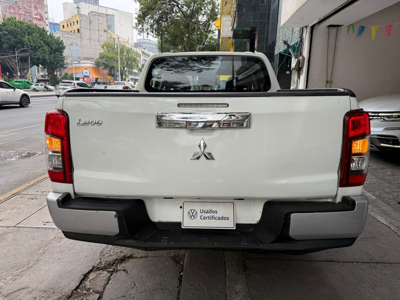 MITSUBISHI L200 Asientos 11