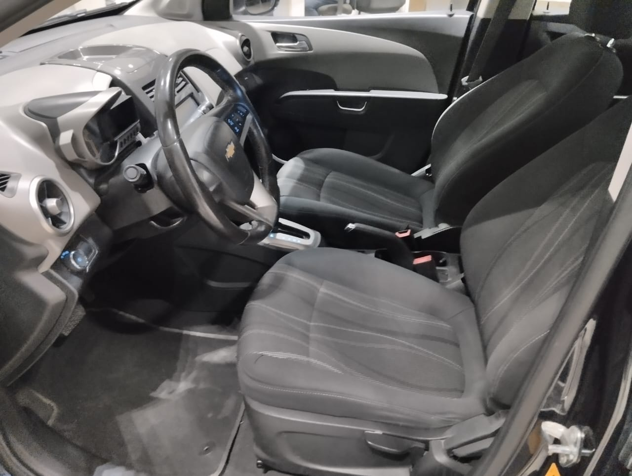 CHEVROLET SONIC Lateral derecho 10