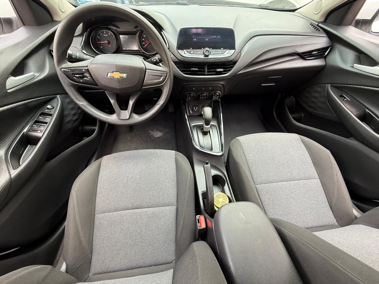 CHEVROLET ONIX Atrás 15