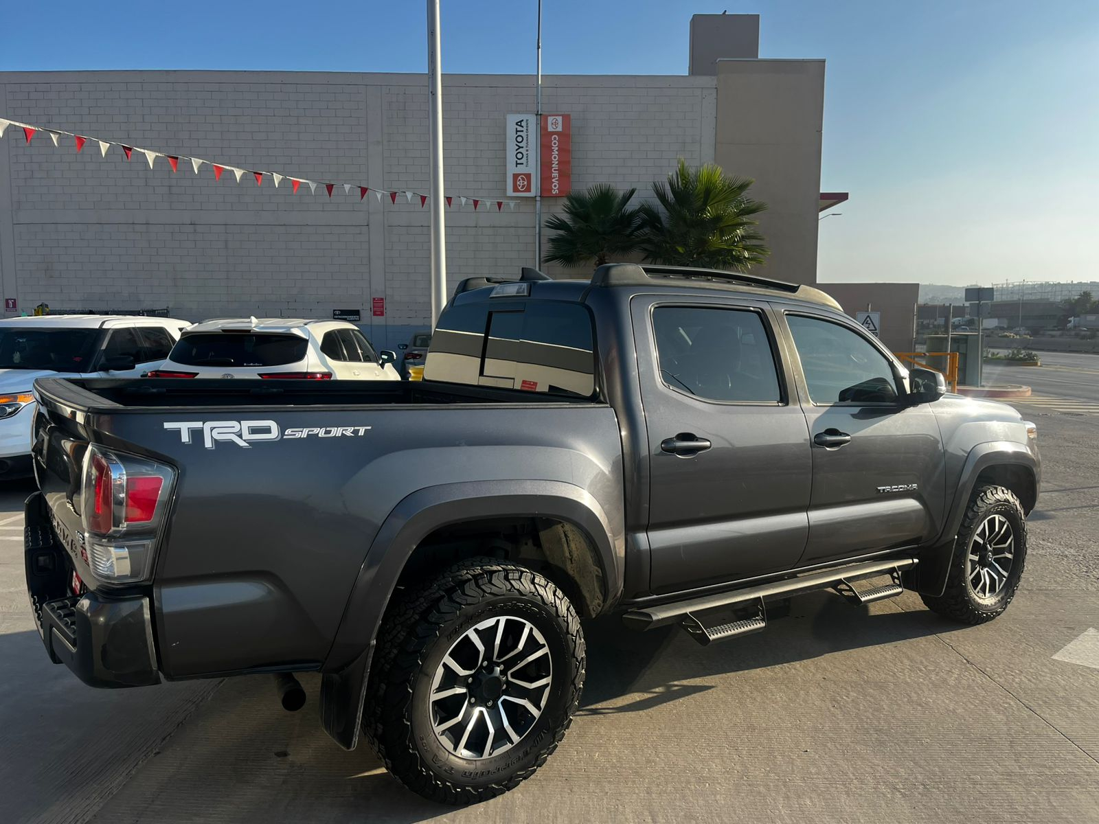 Toyota TACOMA Lateral izquierdo 5