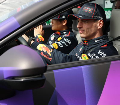 https://carplanet.mx/view/img/noticias/67ef1b1820fa7/med/med_honda-0-suv-at-red-bull-racing-showrun-x-in-tokyo-with-max-verstappen-right-and-yuki-tsunoda.jpeg