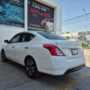 NISSAN VERSA Lateral derecho 5