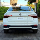 VOLKSWAGEN JETTA Lateral derecho 19