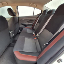 NISSAN VERSA Lateral derecho 61