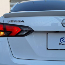 NISSAN VERSA Atrás 73