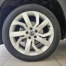 VOLKSWAGEN TAOS Atrás 19