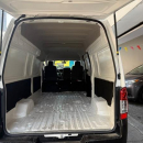 NISSAN URVAN Atrás 14