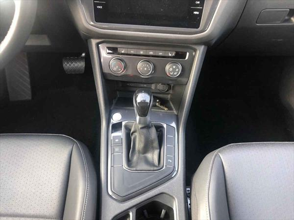 VOLKSWAGEN TIGUAN Interior 16