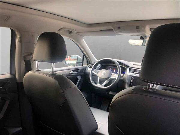 VOLKSWAGEN TIGUAN Interior 9