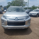 MITSUBISHI L200 Lateral izquierdo 11