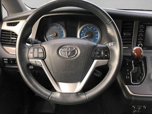TOYOTA SIENNA Lateral derecho 12