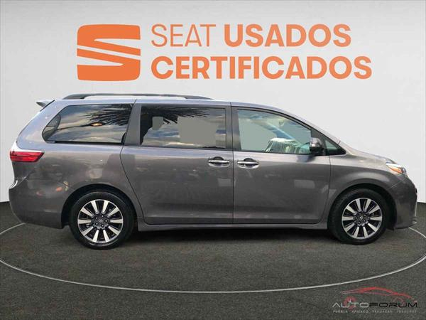 TOYOTA SIENNA Atrás 6
