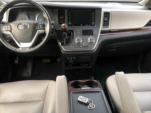 TOYOTA SIENNA Llantas 10