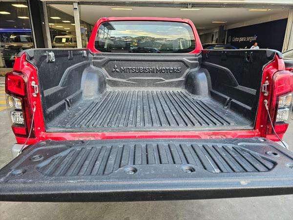 MITSUBISHI L200 Asientos 16